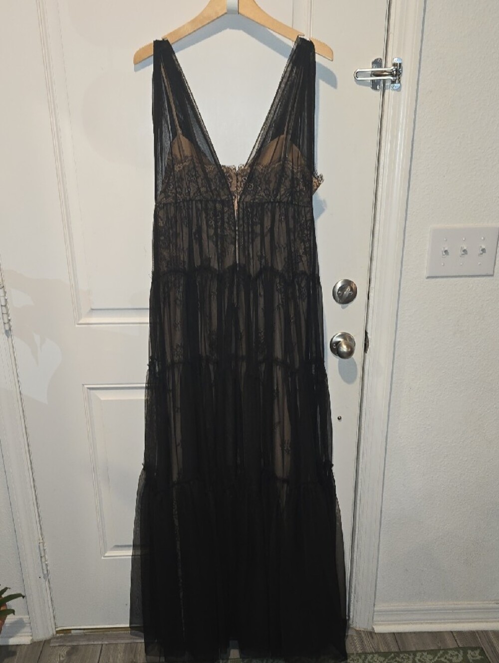 BCBGMAXAZRIA lace and tulle gown Size 12 - Picture 7 of 7